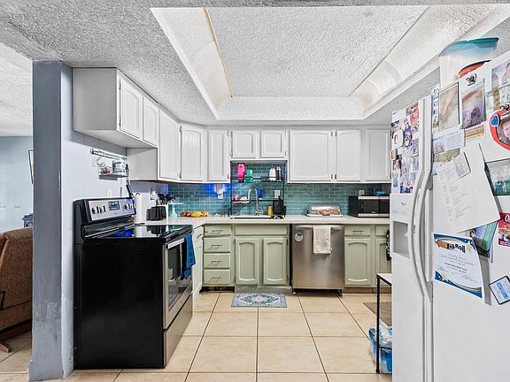 5th image of 2741 NE 8th Avenue