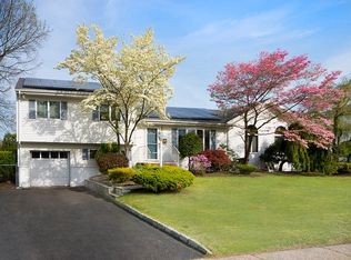 666 Cambridge Rd, Paramus, NJ 07652