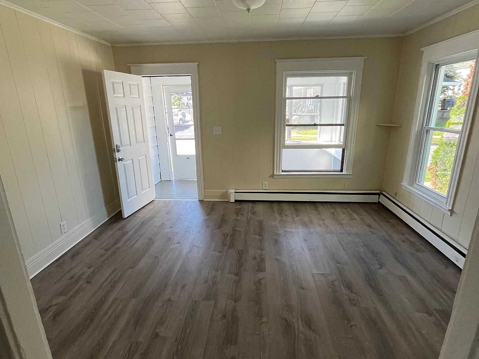 3 bed, $1,400 — Photo 3