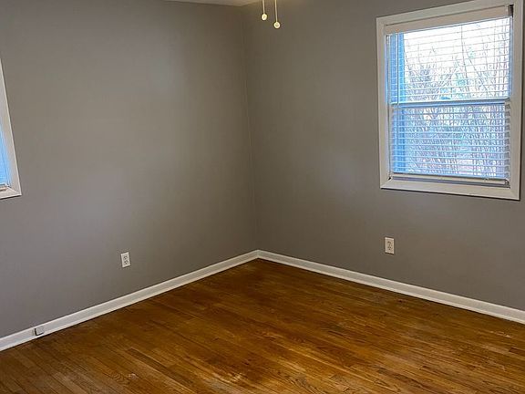 4th image of 1001 Gaynor Ct NW