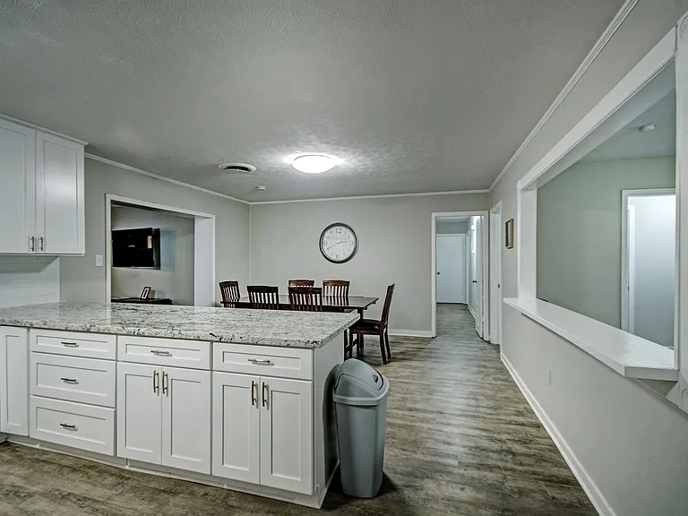 134 Meadowdale Dr — Photo 2