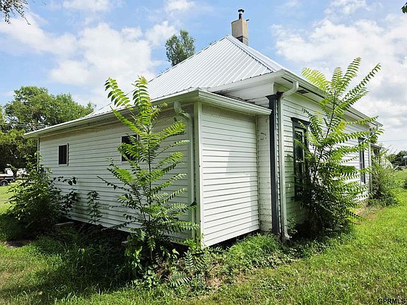 3rd image of 303 3rd St