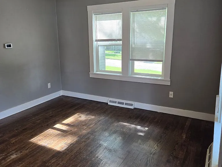 439 E High St — Photo 6
