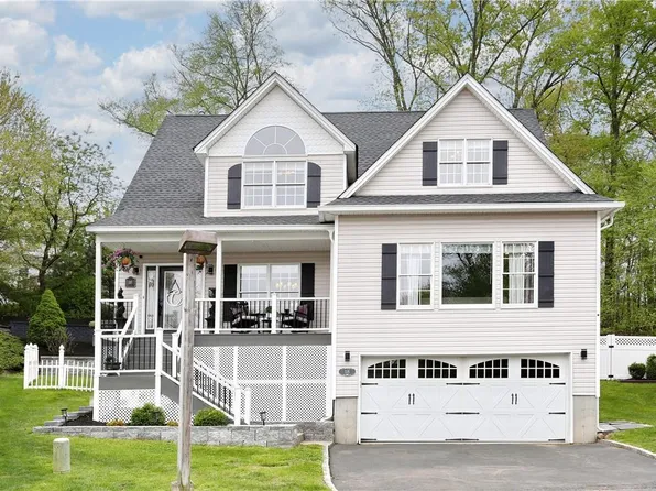 18 Sgt Ingram Court, Pearl River, NY 10965