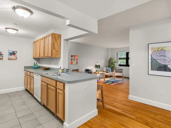1885 Lexington Avenue 5D image 2 of 8