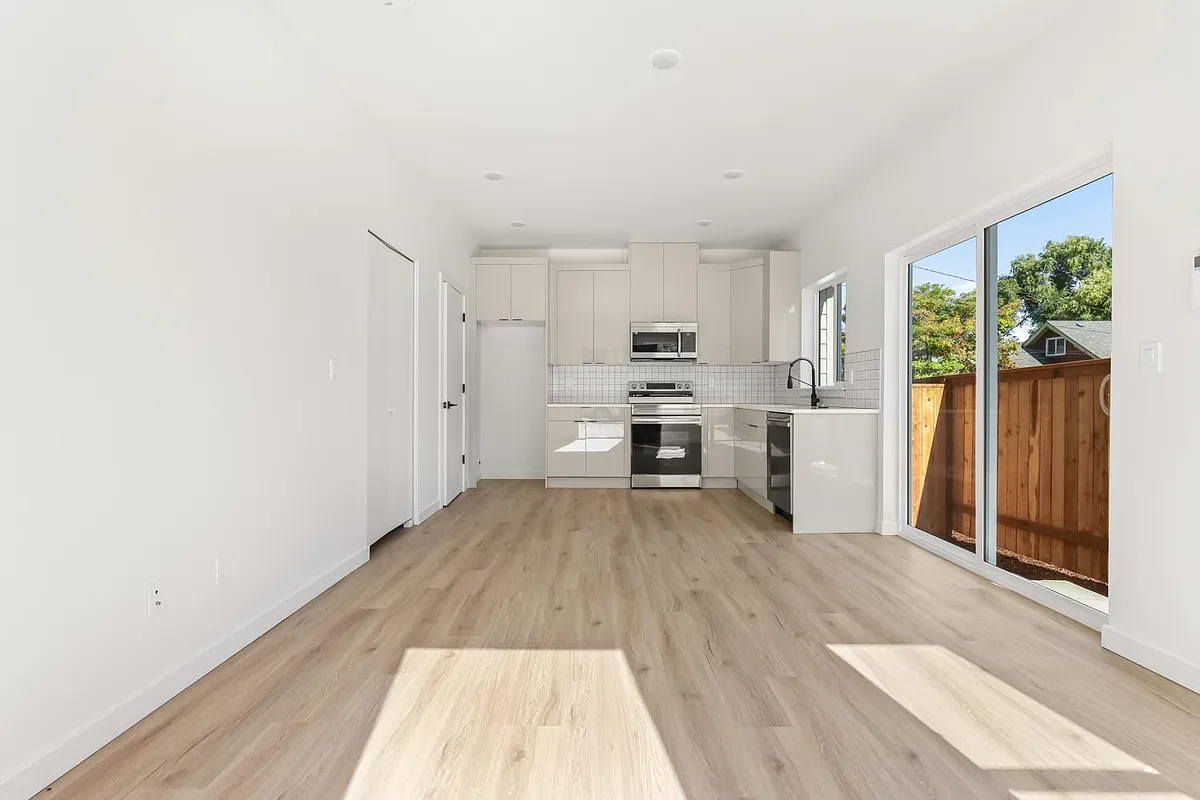 Unit Photo - 7009 NE 8th Ave