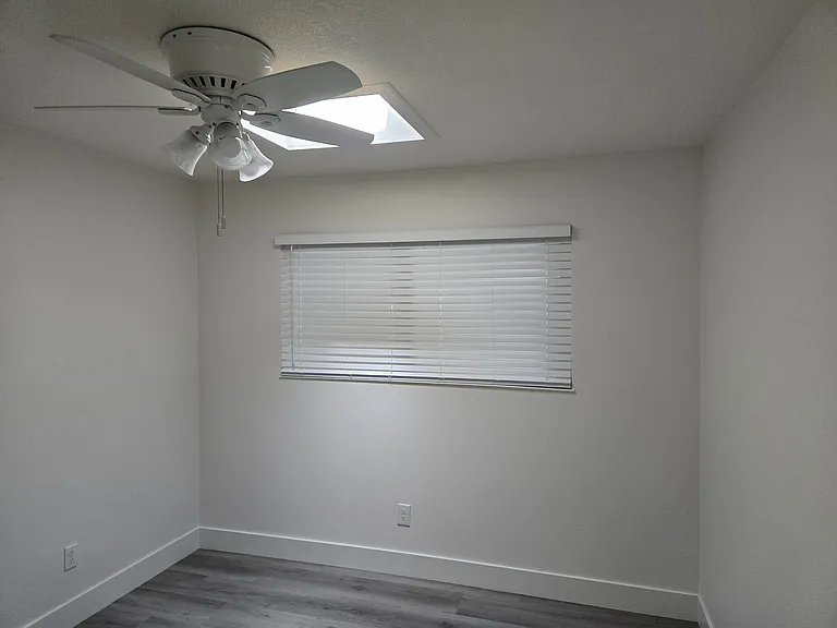 Laguna Dr — Photo 14