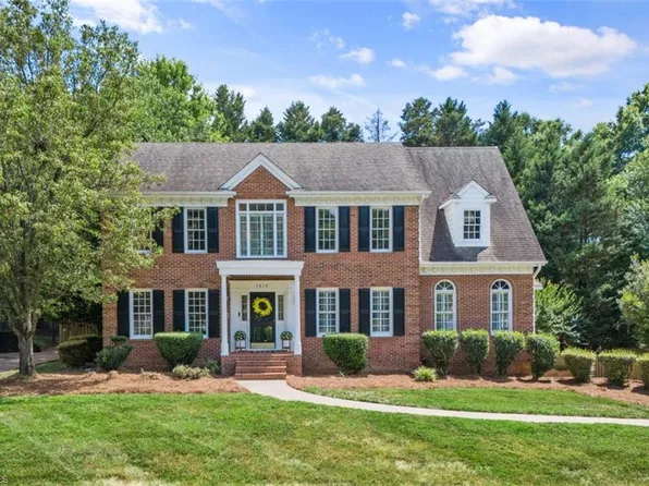 1410 Thornhill Ln, Winston Salem, NC 27106