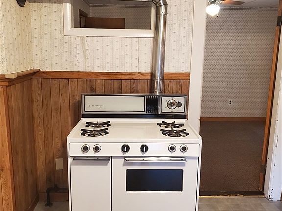 5th image of 56 Ash St