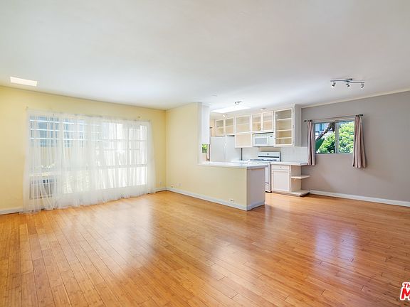 4th image of 1145 Larrabee St APT 11