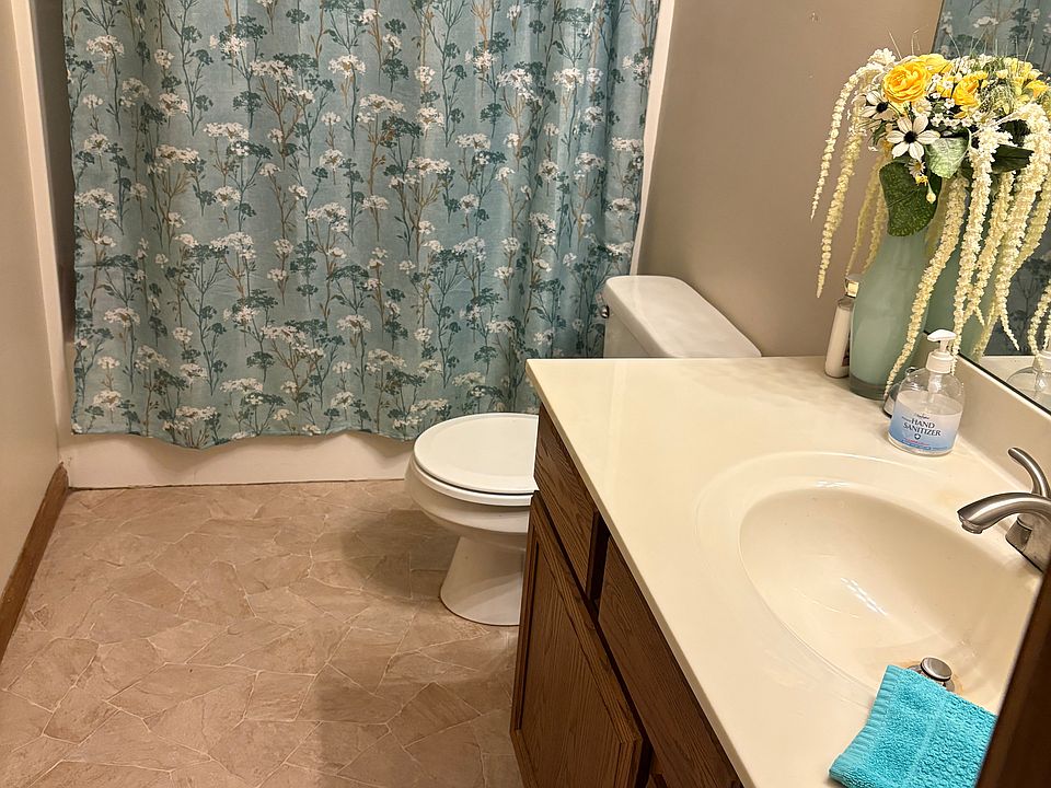 2nd image of 618 Branch Ct