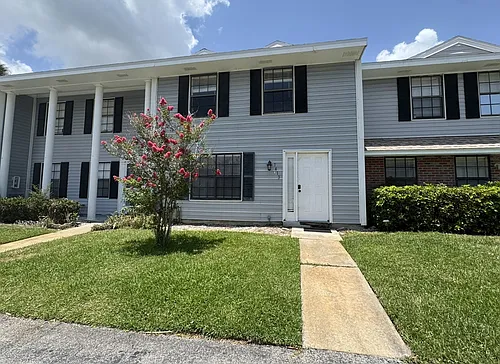 1413 Manor Dr NE #1413 Photo 1