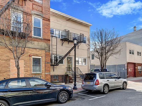 3rd image of 513 11th St
