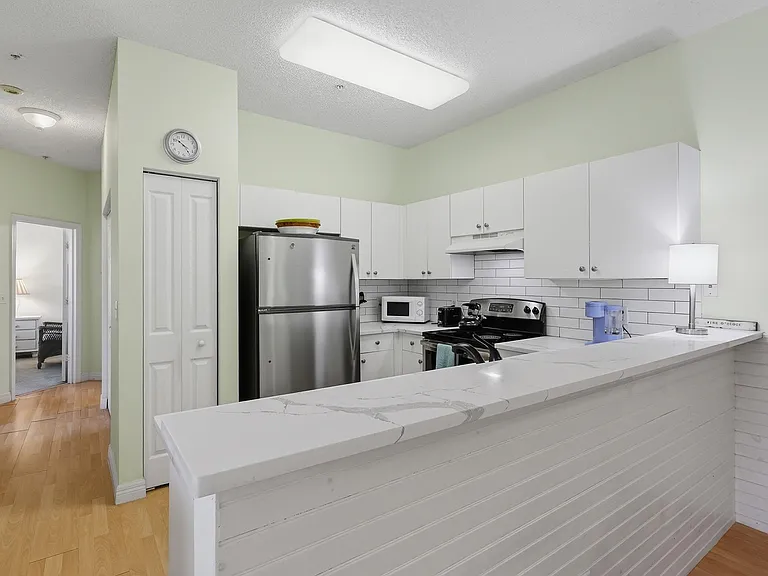 114 Lighthouse Cir #J — Photo 6