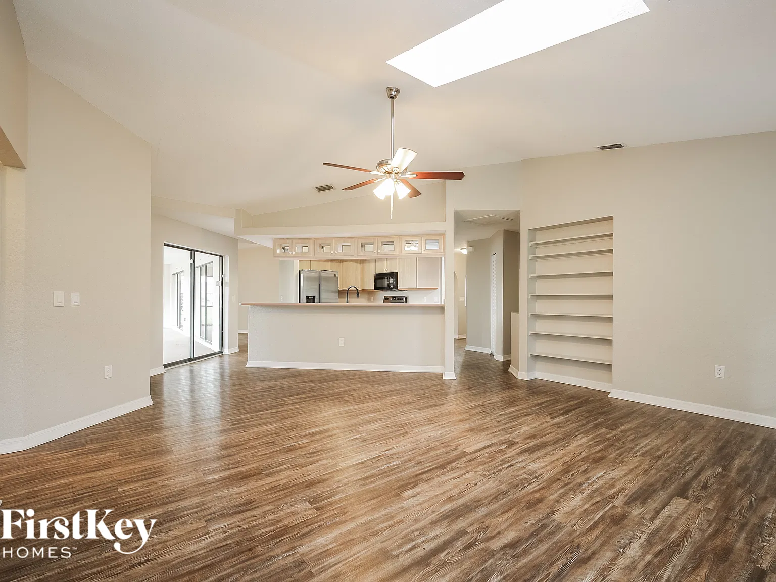3 bed, 2.0 bath, 1812 sqft, $2,280 — Photo 3