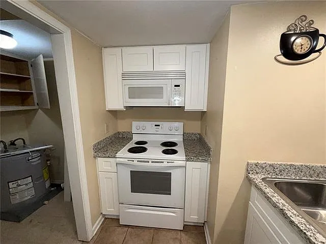 608 Rue St #B — Photo 8
