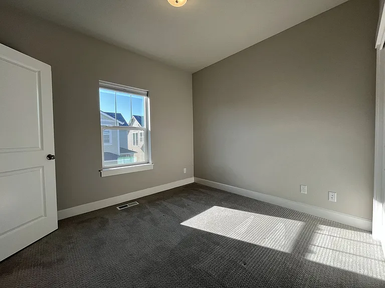 7002 SE Genrosa St — Photo 38
