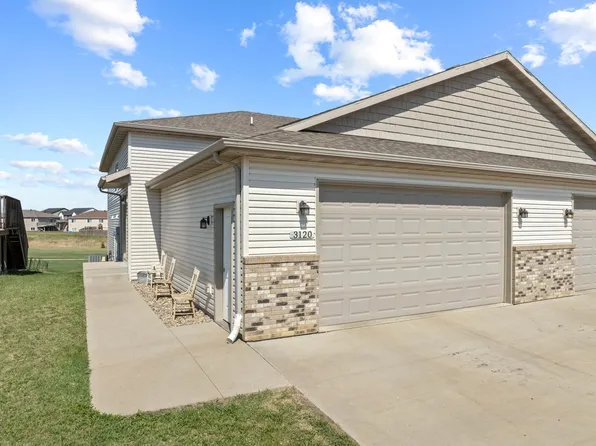 3120 8th St NE, Minot, ND 58703