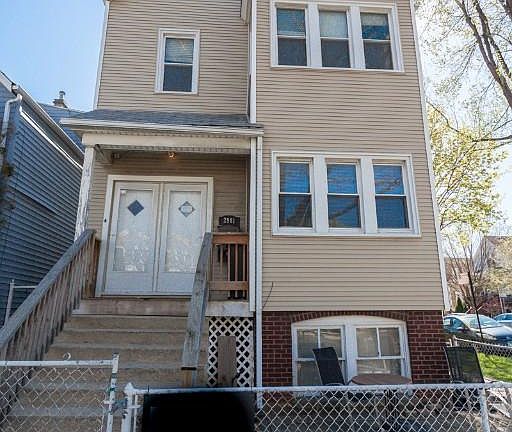 2nd image of 2901 N Washtenaw Ave #1F