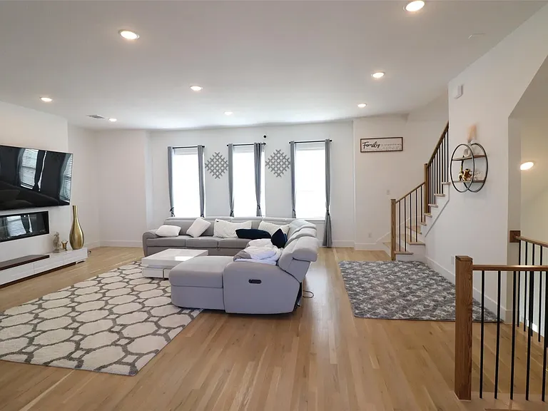 1205 Marc Pl — Photo 24