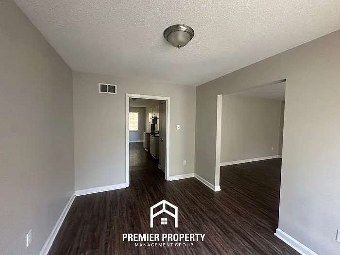 5234 Yellowood Rd — Photo 5