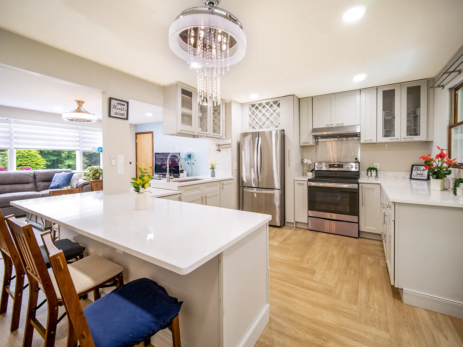 3 bed, 1.5 bath, 1375 sqft, $2,400 — Photo 4