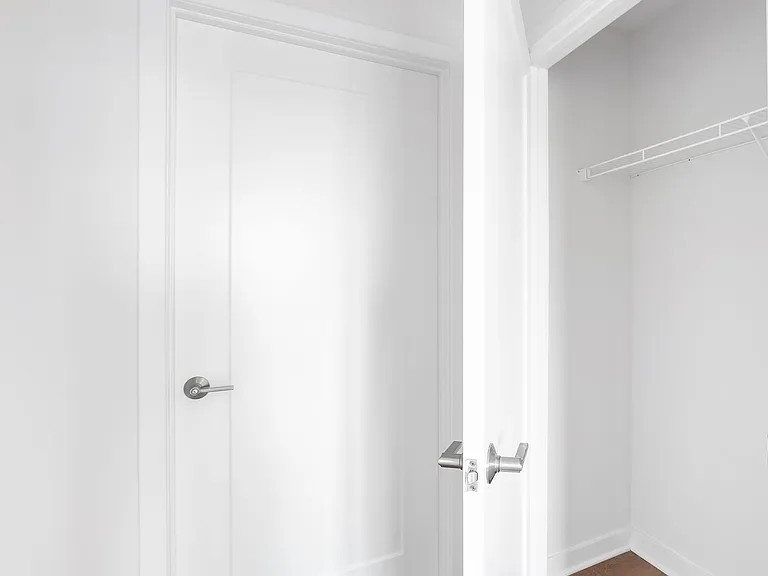 Graduate Pointe — Photo 14