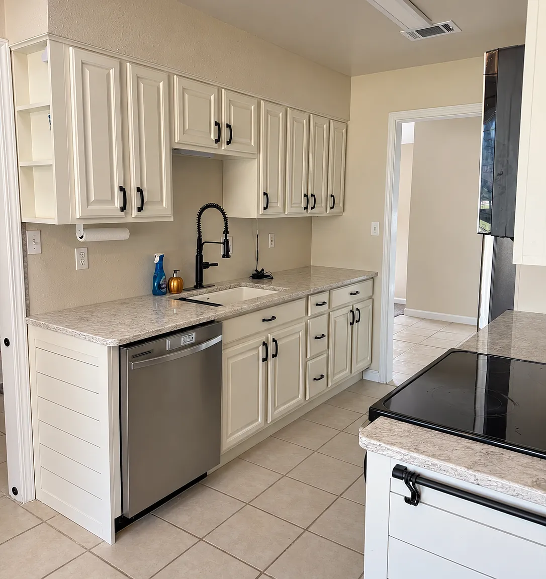 3 bed, 1323 sqft, $1,650 — Photo 2