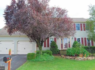 2708 Beacon Dr, Sinking Spring, PA 19608