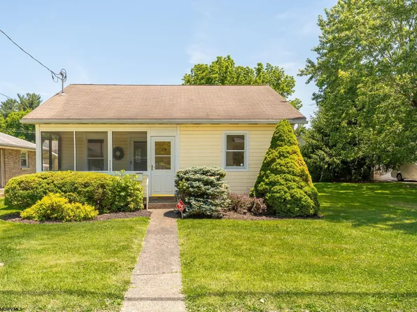 228 Johnson Ave, Bridgeport, WV 26330