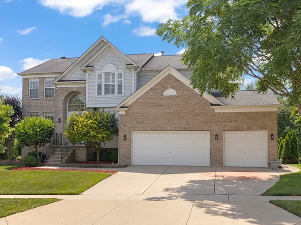122 Rosewood Dr, Streamwood, IL 60107