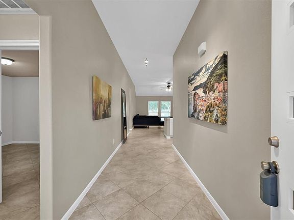 5th image of 1002 Oak Glen Dr
