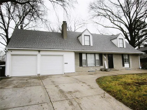 4937 NE Chouteau Dr, Kansas City, MO 64119