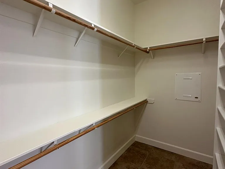 768 Quincy Ave — Photo 36