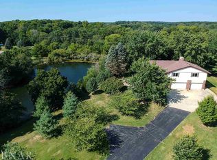 5401 Hickory Manor Ln, Clinton, IL 61727