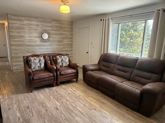2nd image of 315 Quartz St