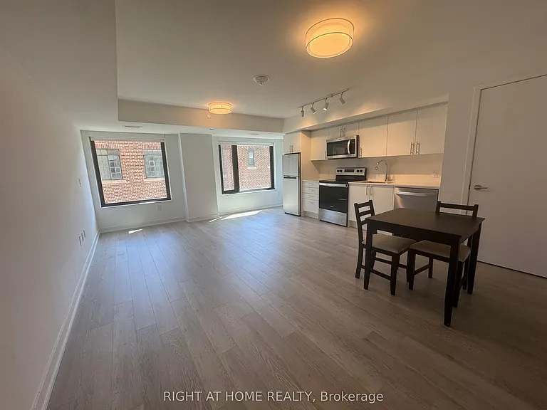 3 Strathgowan Ave #322 — Photo 3