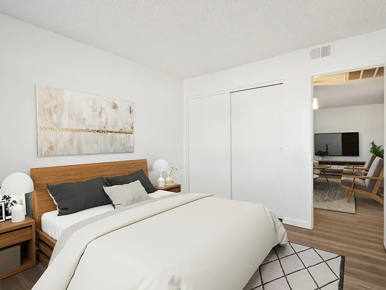 Two Five Greenway Apartments — Photo 41