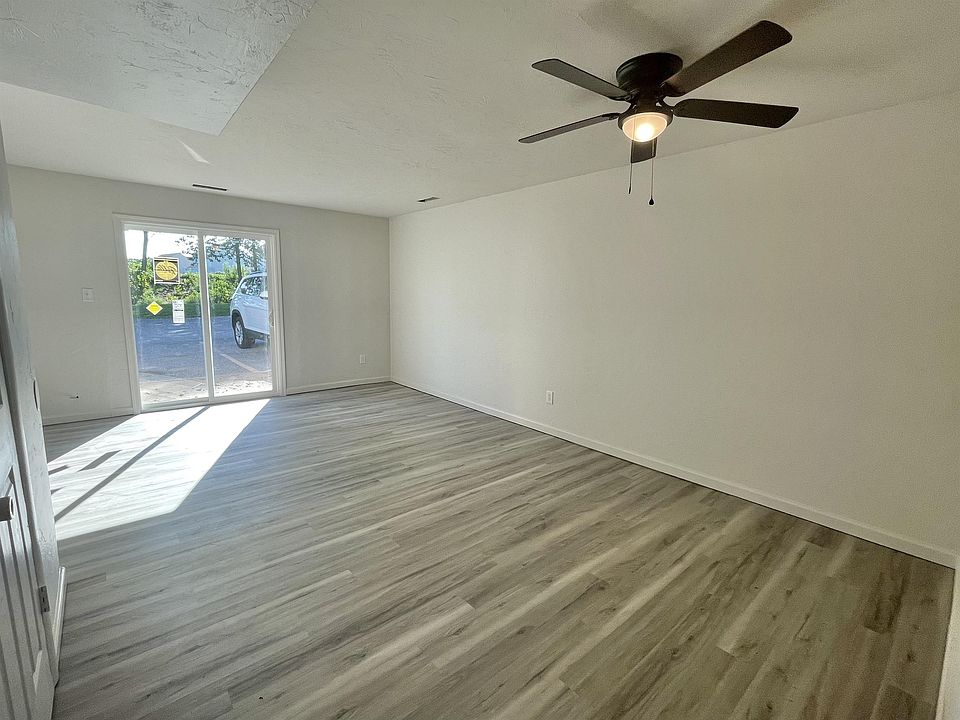 Living room / dining combo