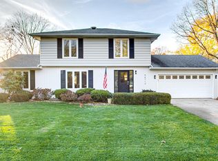 56713 Pinecrest Dr, Elkhart, IN 46516