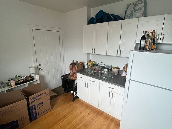 2nd image of 5006 N Hermitage Ave #5008-3E