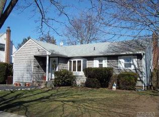 39 Cinque Dr, Farmingdale, NY 11735