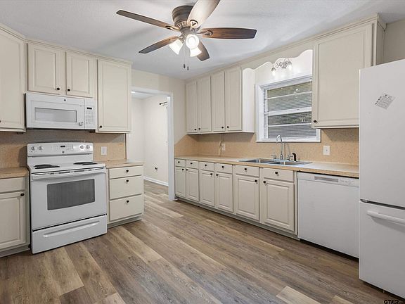 3rd image of 220 Private Road 3487