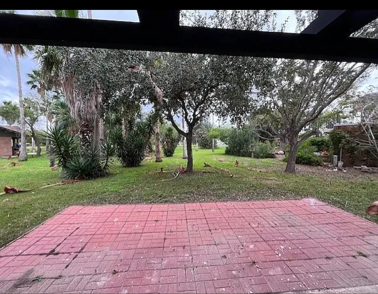 3 bed, 2300 sqft, $1,550 — Photo 3