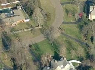 14 Michele Ln, Madison, CT 06443