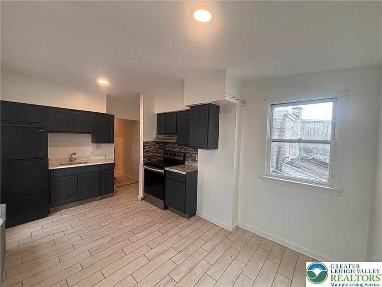 718 1/2 N 10th St #2 — Photo 4