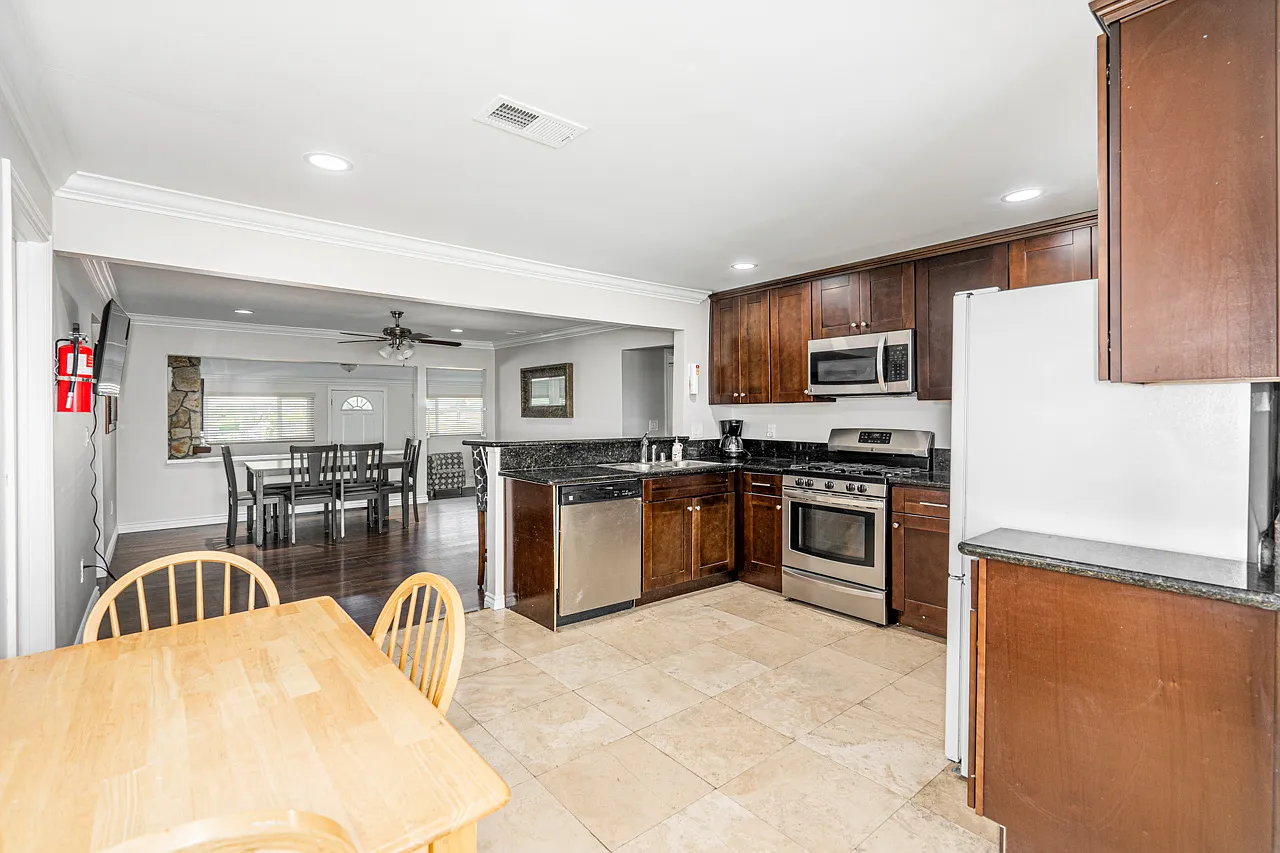 6316 Skyline Drive - 1 — Photo 4