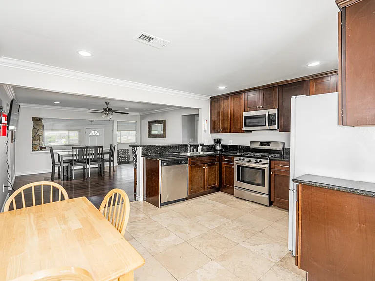 6316 Skyline Dr — Photo 4