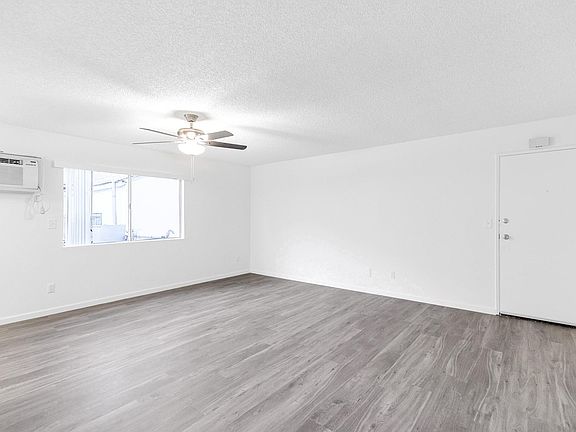 3rd image of 217 Lake Shore Ter APT 2