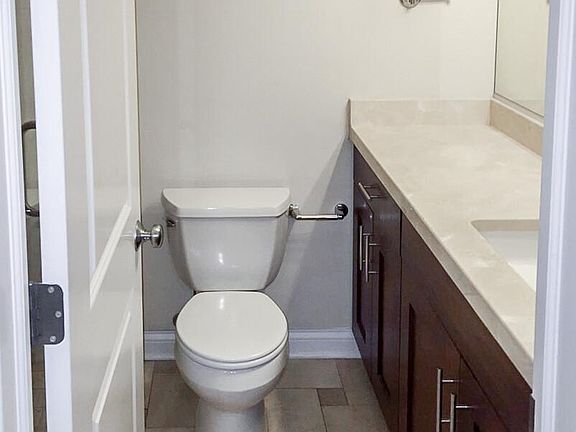4th image of 2327 N Southport Ave #2S
